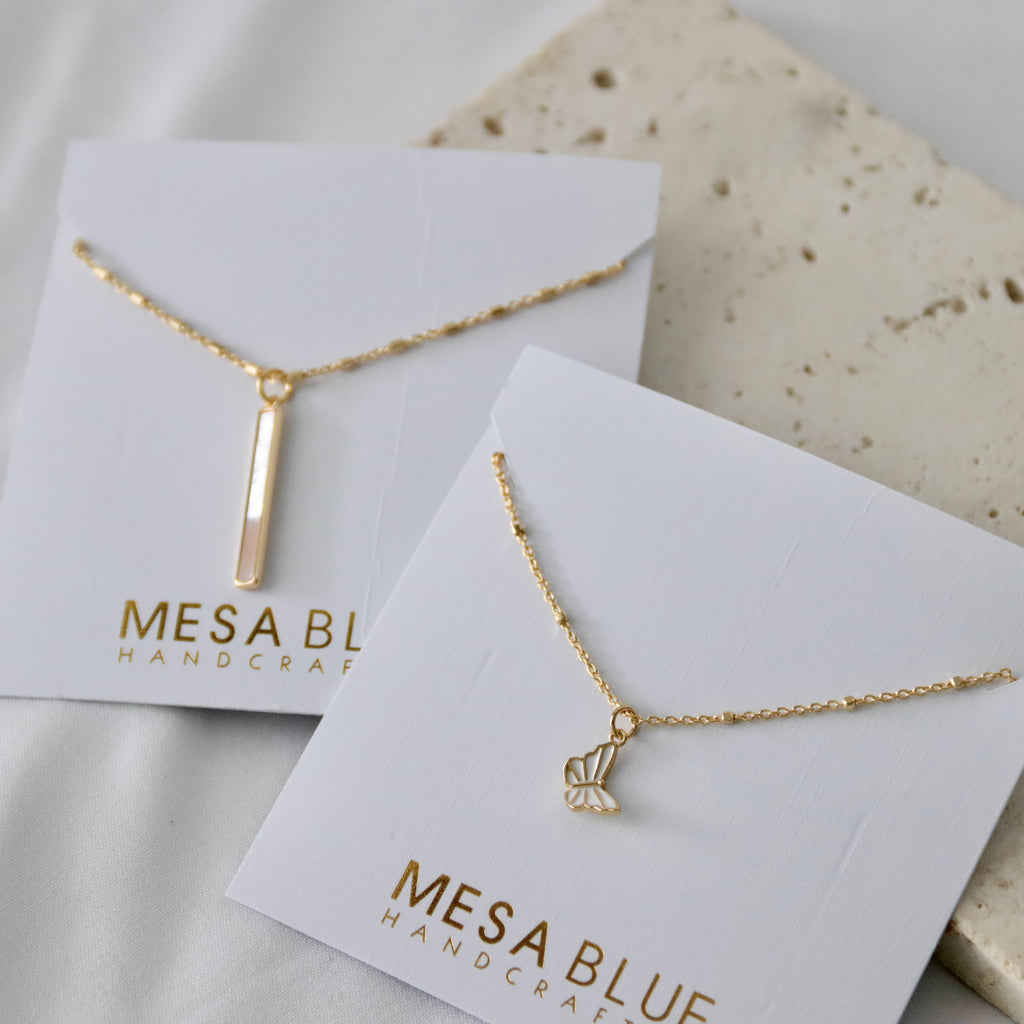 Mother of Pearl Bar Necklace: GOLD